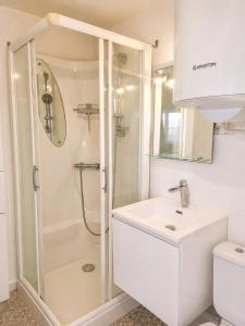 Studio B, 2 adultes et 1 enfant Terrasse et plage