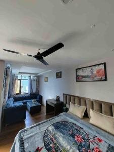 Luxury Mountain View Cozy Retreat W Living Space