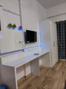 Studio Serene by Voyzen Prive