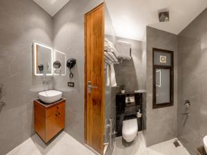 Hotel Aroma Plaza Delhi - with Free Airport Pick Up or Drop