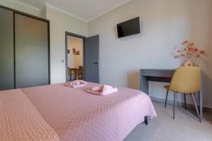 Kaminaki Seaview Apartments