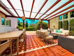 Gran villa con piscina cerca de Puerto Banús by Marbella Vacances