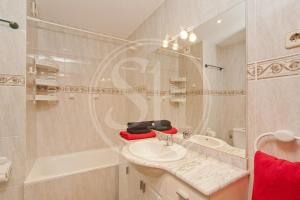 Sagrada Familia Urban Apartment