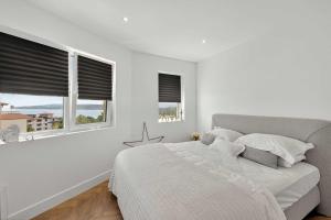 Cozy Sea View Apartment - Pool, Gym & Parking