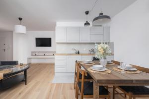 Bright Apartment in the Centre of Katowice by Noclegi Renters