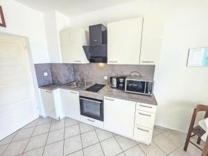 Apartment Appartement Studio mit Terrasse by Interhome