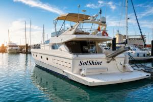 Captain Cangrejo Yacht