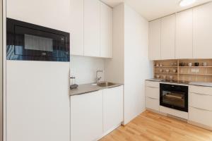 BNB Metropolis Apartment with Garage Parking