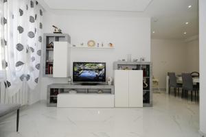 Seaside Apartment - Sleeps 6 - 2 Balcony