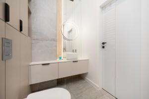 Stawy Jana Superior Apartment by BookingHost