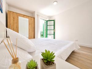 Las Viñas Playa Americas Apartment with Pool & Terrace