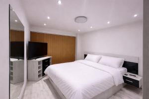 One Bedroom Apartment