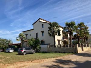 Apartment Funtana Apartments AP 2- nur 500 Meter zum Zentrum by Interhome