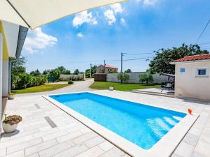 Holiday Home mit Privatpool für 6 Personen ca- 100 m² in by Interhome