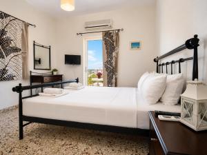 Koukounari Rooms