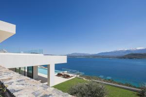 Omoi Villa-Time Dissolves In Blue by etouri