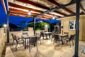 Lopar Family Residence 518