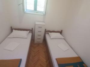 Holiday Home direkt am Meer und Strand- mit großem Garten und Terrasse- hervorragend für Fam by Interhome