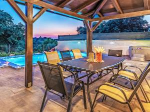 Holiday Home Casa Lea Istriana with pool and whirlpool by Interhome