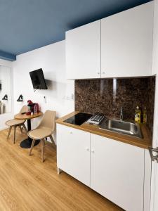 Mini Studio N6 private Bathroom and Kitchenette