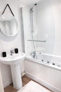 Flat Near Mattioli Arena Leicester Sleeps 2 By City Luxury Apartments City Luxury Apartments Temporary Housing Leicester
