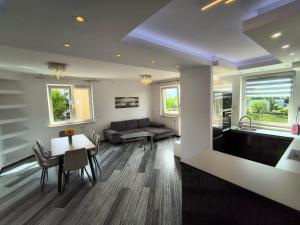 Apartament SPACE & SUN z wewnętrzym ogrodzonym parkingiem