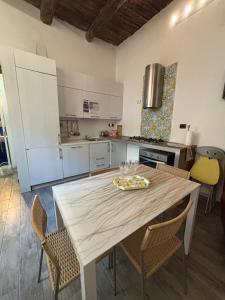 Salerno Old Town 10 Min From Ferry Port & Train Station Fast WiFi Blue Velvet