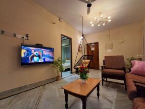 WalkUp Entire 2BHK Apartment