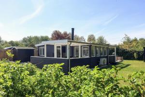 Holiday Home With A Direct Path To The Sea
