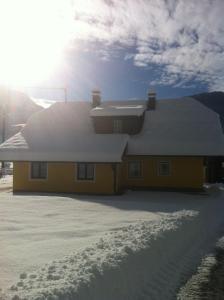 Namas Ferienhaus Strasswirt Jenig Austrija