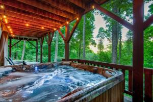 Carolina Charm - Hot Tub - Pool Table - Fire Pit-