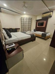 Luxury Hotel Addoree Palace - Near Mumbai Airport