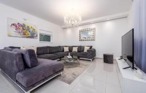 Luxurious Home In Vrsi With Sauna