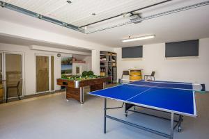 Villa Silvia for 10 people with infinity pool and large playground