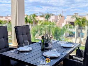 Sunny 2 Bed Retreat with Pool View LB86
