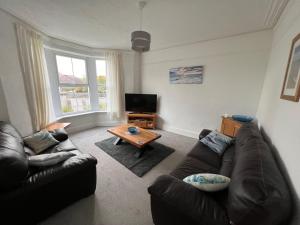 House Sleeps 6 with Garden and Parking