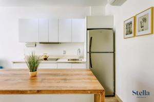 Premium Location Steps to 5th, Rooftop Pool & BBQ