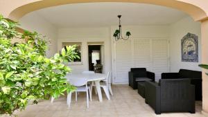 Moura patio by Cleverdetails in Vilamoura