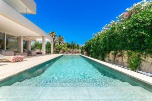 Luxurious 7-Bedroom Holiday House with Private Pool in Alicante