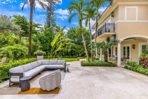 Luxurious 8-Bedroom Holiday House with Private Pool in Son Vida