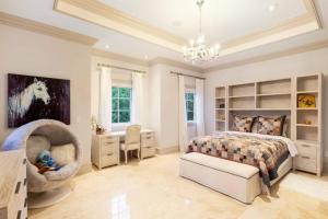 Luxurious 8-Bedroom Holiday House with Private Pool in Son Vida