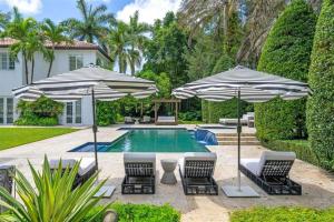 Luxurious 7-Bedroom House with Private Pool in Salou