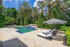 Luxurious 7-Bedroom House with Private Pool in Salou