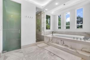 Luxurious 7-Bedroom House with Private Pool in Salou