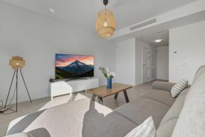 3024 Bright Apartment With Terrace