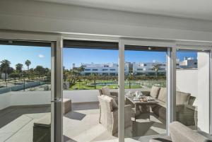 3024 Bright Apartment With Terrace