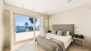 Luxurious 7-Bedroom Holiday House with Private Pool in El Puerto