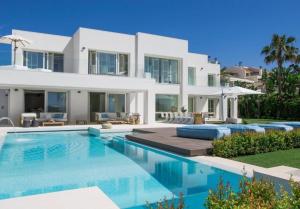 Luxurious 7-Bedroom Holiday House with Private Pool in El Puerto