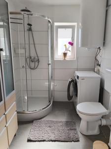 Dömper Döme Apartman 1E