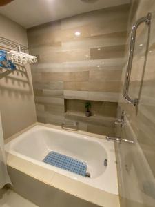 R2 condotel tower